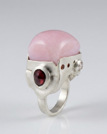 Bague créateur en argent, jade rose et grenats rhodolites.